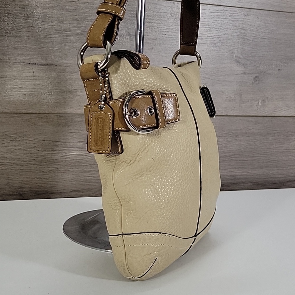 Vintage Coach Soho Slim Cream Pebble Leather Hobo Bag with Brown Accents - Picture 3 of 16